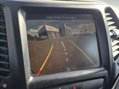 Used 2016 Jeep Cherokee Latitude w/ Safety/Convenience Group image 3