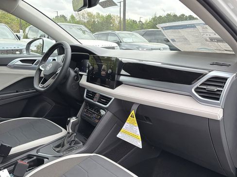 New 2026 Volkswagen Taos SE FWD image 18