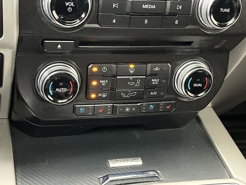 Used 2018 Ford F150 Lariat w/ Equipment Group 502A Luxury image 25