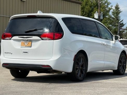 Used 2020 Chrysler Pacifica Touring w/ S Appearance Package FWD image 5