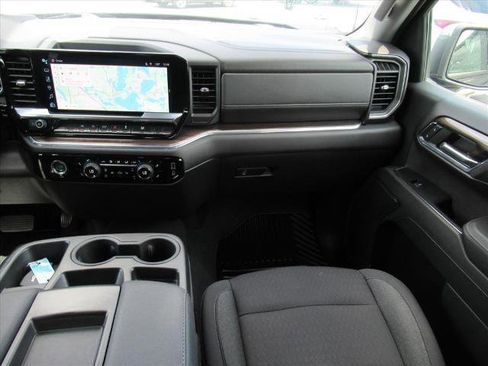 Used 2024 Chevrolet Silverado 1500 LT image 17