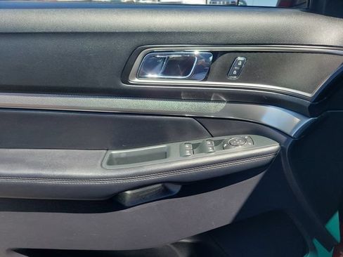 Used 2019 Ford Explorer XLT FWD image 19