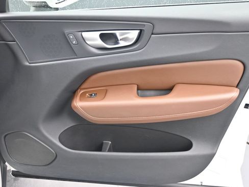 Certified 2023 Volvo XC60 B5 Plus w/ Climate Package FWD image 14