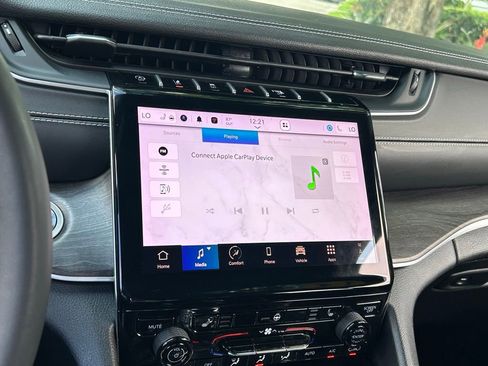 Certified 2024 Jeep Grand Cherokee Limited w/ Black Appearance Package image 52