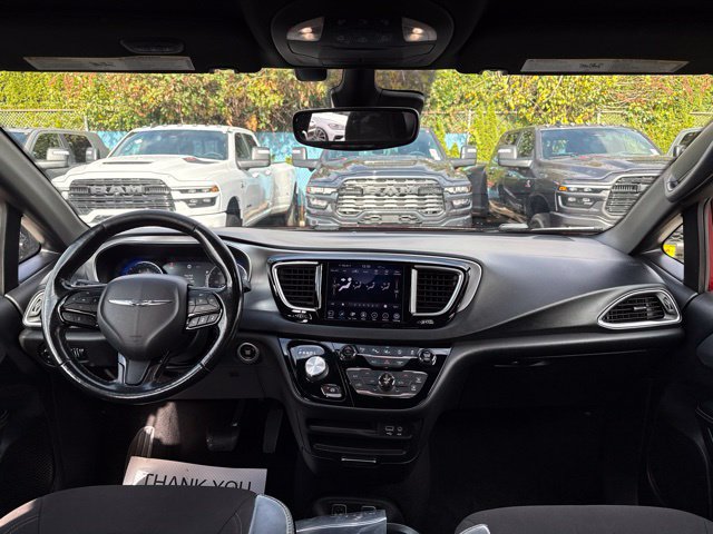 Used 2019 Chrysler Pacifica Touring Plus w/ Advanced Safetytec Group FWD image 18