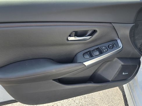 Used 2025 Nissan Sentra SR w/ SR Premium Package FWD image 20
