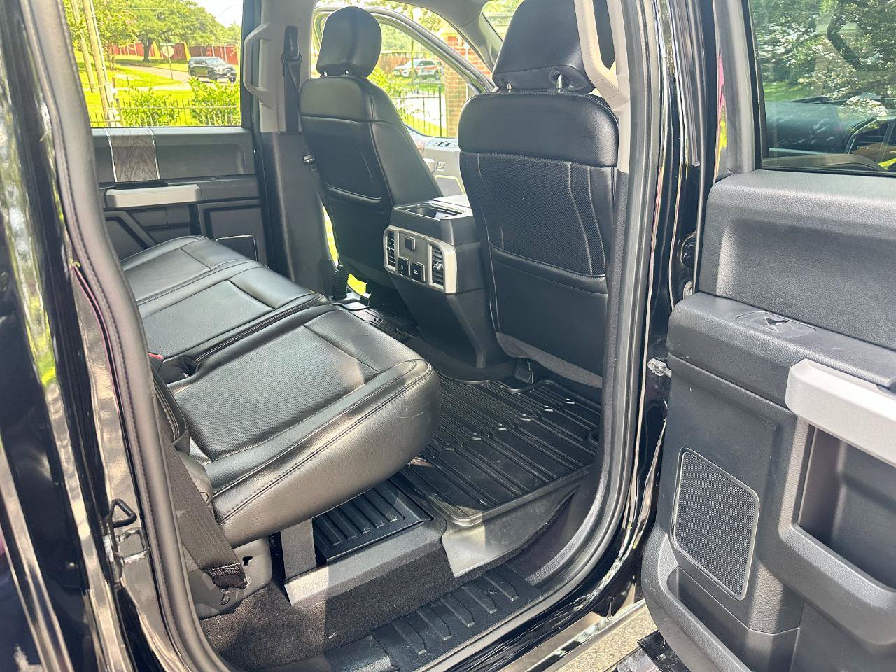 Used 2018 Ford F350 Lariat w/ Lariat Ultimate Package AWD/4WD image 19