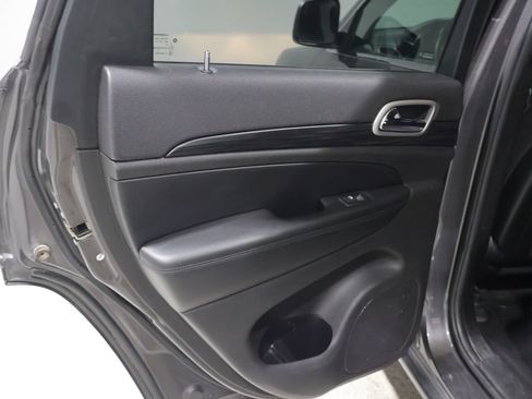 Used 2019 Jeep Grand Cherokee Laredo AWD/4WD image 19