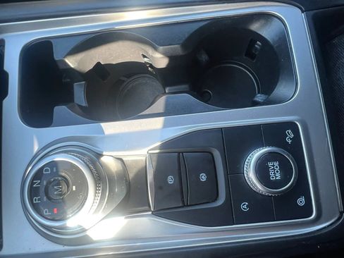 Used 2020 Ford Explorer XLT image 26