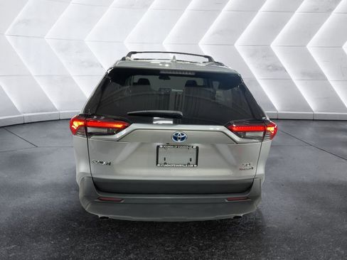 Used 2021 Toyota RAV4 XLE image 3
