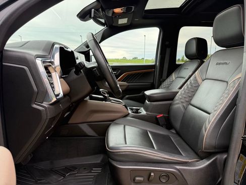 Used 2023 GMC Canyon Denali AWD/4WD image 2