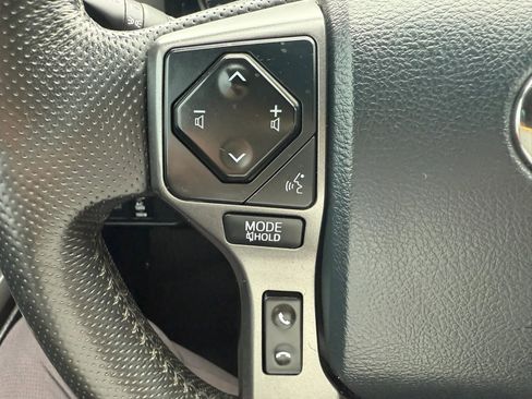 Used 2020 Toyota Tacoma TRD Off-Road w/ Technology Package AWD/4WD image 11