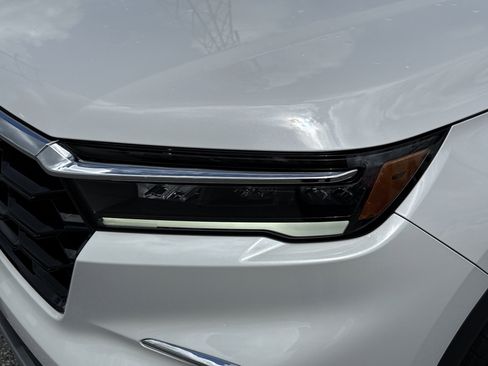 Used 2025 Honda Pilot Touring image 6