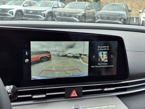 New 2025 Hyundai Elantra Limited image 22