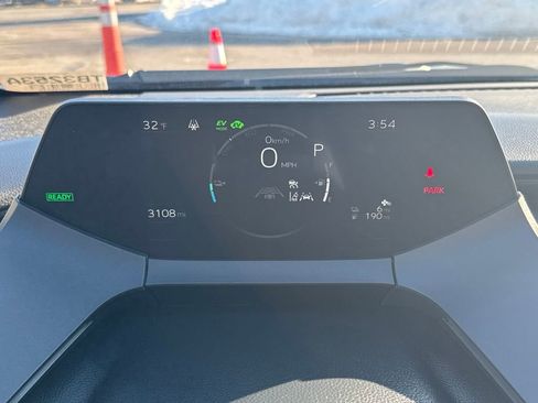 Used 2025 Toyota Prius Plug-In Hybrid image 16