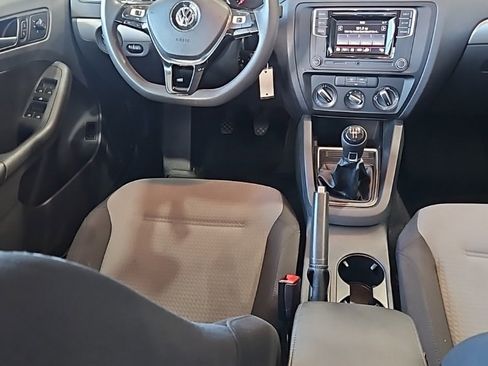 Used 2017 Volkswagen Jetta S image 24
