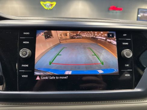 Used 2024 Volkswagen Taos SE image 32