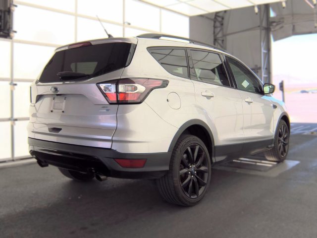 Used 2018 Ford Escape SE w/ SE Sport Appearance Package AWD/4WD image 3