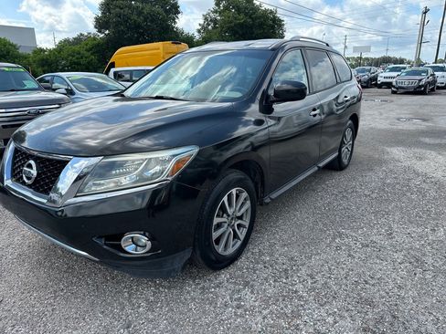 Used 2016 Nissan Pathfinder SV FWD image 3