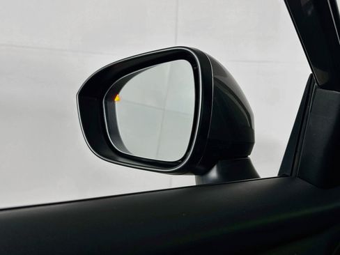 Used 2025 Nissan Rogue SV FWD image 16