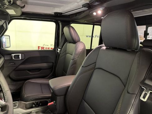 New 2026 Jeep Gladiator Sport AWD/4WD image 9