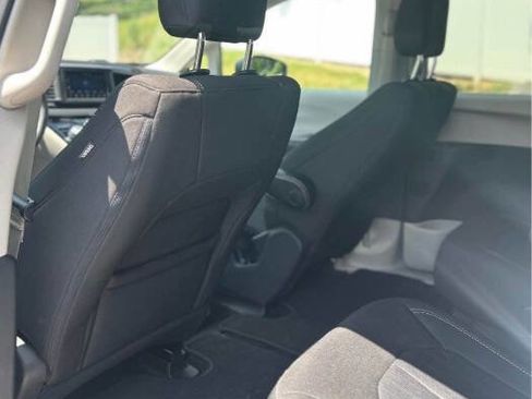 Used 2020 Chrysler Voyager LX image 14