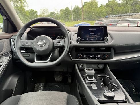 Used 2023 Nissan Rogue SV AWD/4WD image 19