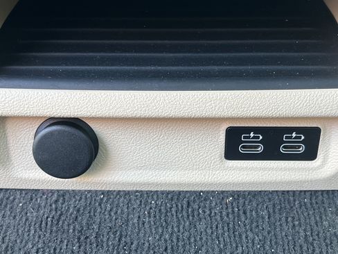 Used 2022 BMW 540i w/ Convenience Package image 23