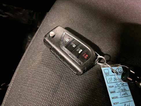 Used 2025 Toyota Corolla LE FWD image 15