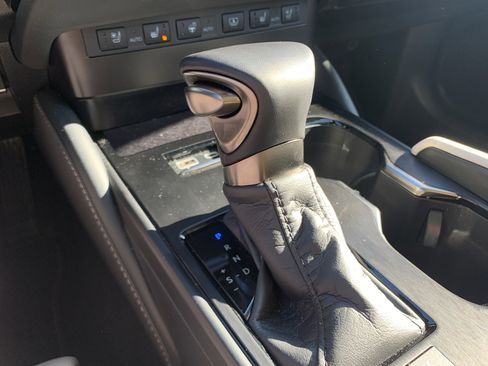 Certified 2025 Lexus ES 300h w/ Luxury Package image 26