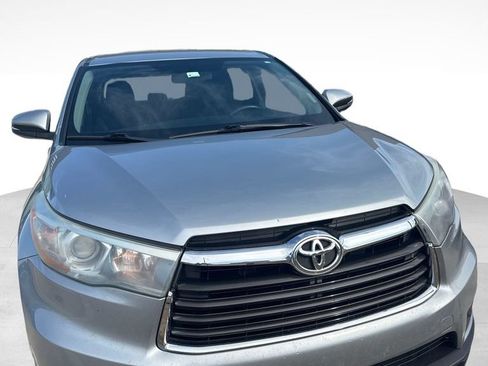 Used 2015 Toyota Highlander Plus FWD image 6