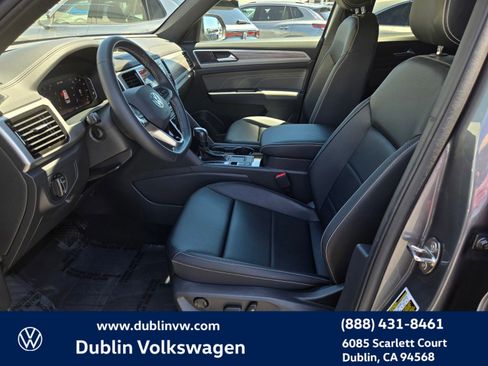 Used 2023 Volkswagen Atlas Cross Sport SE w/ Panoramic Sunroof Package FWD image 17