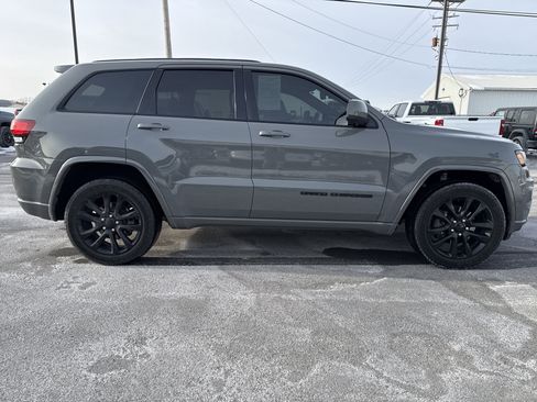 Used 2020 Jeep Grand Cherokee Altitude image 2