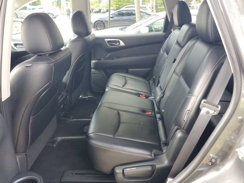 Used 2019 Nissan Pathfinder SL FWD image 11