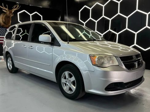Used 2012 Dodge Grand Caravan SXT FWD image 3