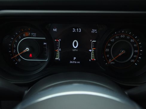 Used 2025 Jeep Wrangler Unlimited Sahara AWD/4WD image 20