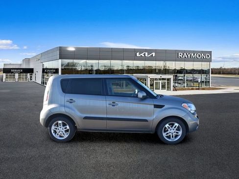 Used 2011 Kia Soul + FWD image 2