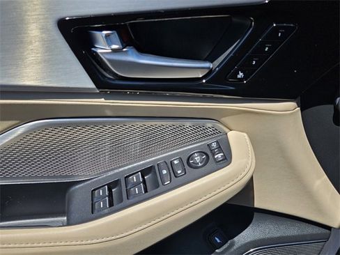 Certified 2023 Acura MDX FWD w/ Technology Package image 32