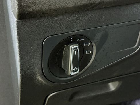 Used 2024 Volkswagen Tiguan SE image 13