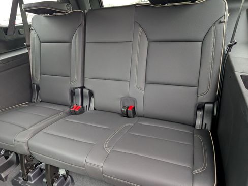 New 2026 Chevrolet Suburban Premier AWD/4WD image 9