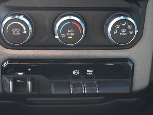 Used 2022 RAM 2500 Big Horn AWD/4WD image 27