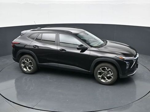 Used 2025 Chevrolet Trax LT w/ LT Convenience Package FWD image 28