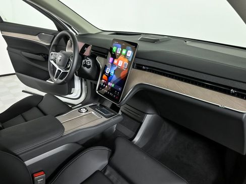 New 2025 Volvo EX90 Plus w/ Protection Package Premier image 24