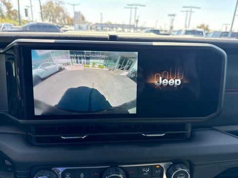 Certified 2025 Jeep Wrangler Unlimited Rubicon w/ Convenience Group AWD/4WD image 21