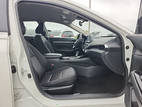 Used 2023 Nissan Altima 2.5 SV FWD image 15