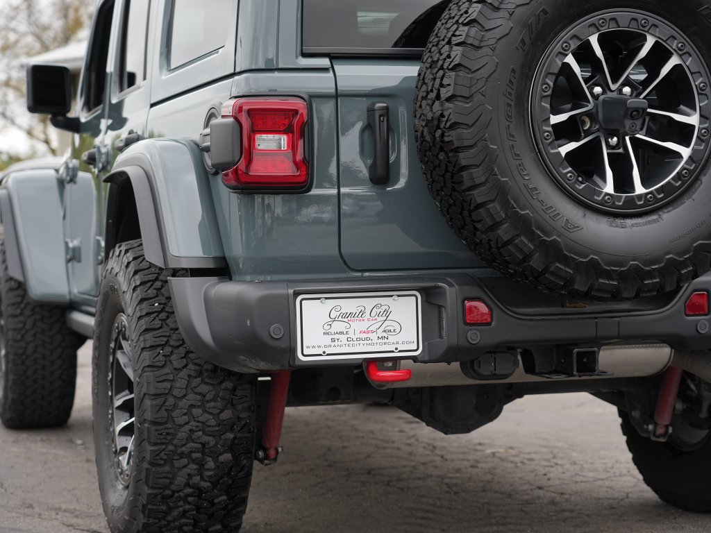 Used 2025 Jeep Wrangler Unlimited Rubicon AWD/4WD image 11
