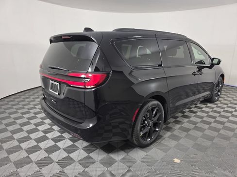 New 2026 Chrysler Pacifica Select w/ S Appearance Package FWD image 5