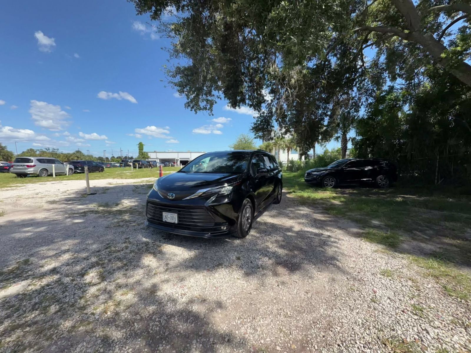 Used 2025 Toyota Sienna XLE FWD image 6