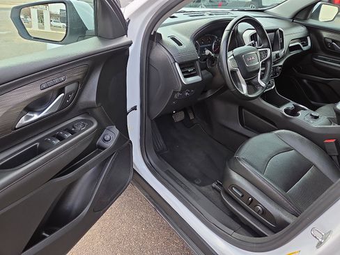 Used 2024 GMC Terrain SLT image 12