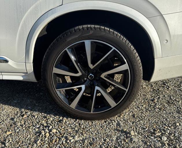 Used 2024 Volvo XC90 B6 Plus w/ Protection Package Premier AWD/4WD image 10